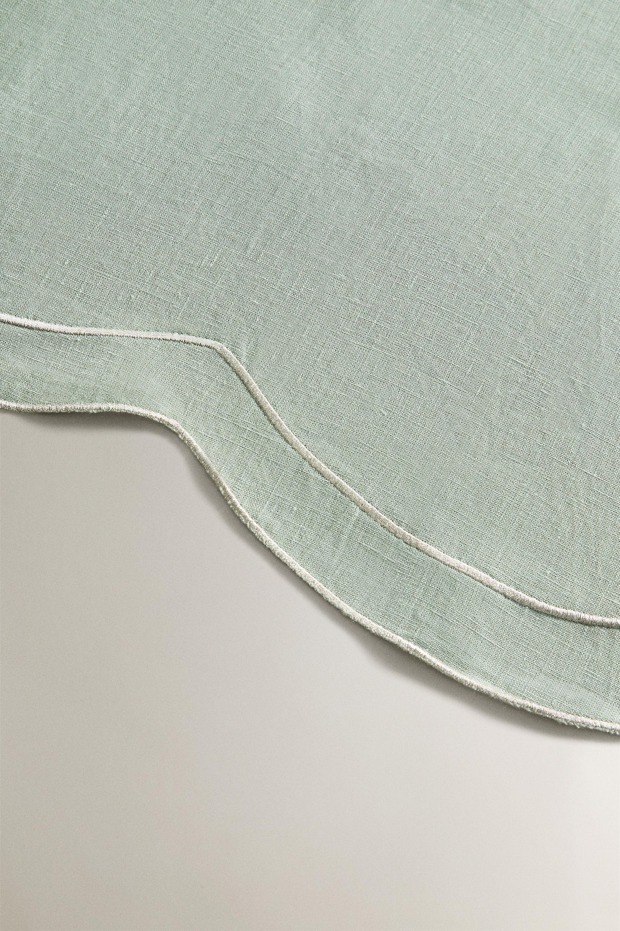 CHRISTMAS THREAD LINEN TABLECLOTH